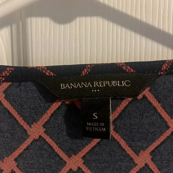 Banana Republic V-Neck Blouse - Size Small - Picture 4 of 4